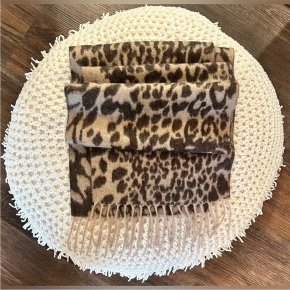 Charter Club Animal Print Scarf in Beige and Brown %100 Chasmere - Picture 3 of 5